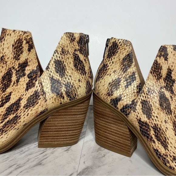 New! Vince Camuto Gigietta Print Bootie 9.5 - Picture 7 of 13